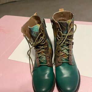 Women's Teal Leather Ankle Boots green  Multicolor Textile / Zipper Accent